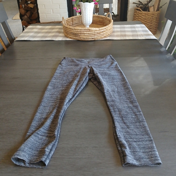 Nobull Gray Leggings Cropped NWOT size Small - Picture 1 of 3